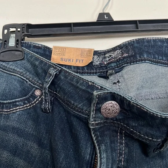 SUKI NWT FIT CURVED JEANS - Picture 9 of 11